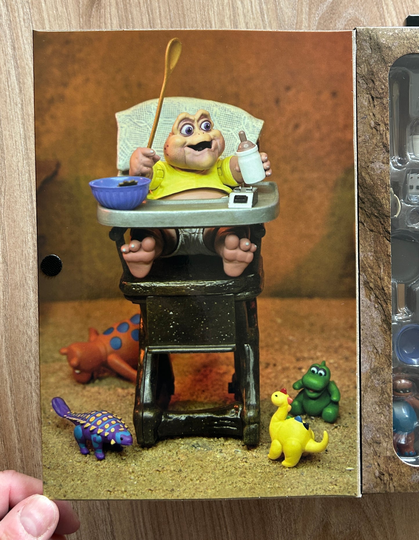 DINOSAURS - Figurine Ultimate - Baby Sinclair - 18 cm