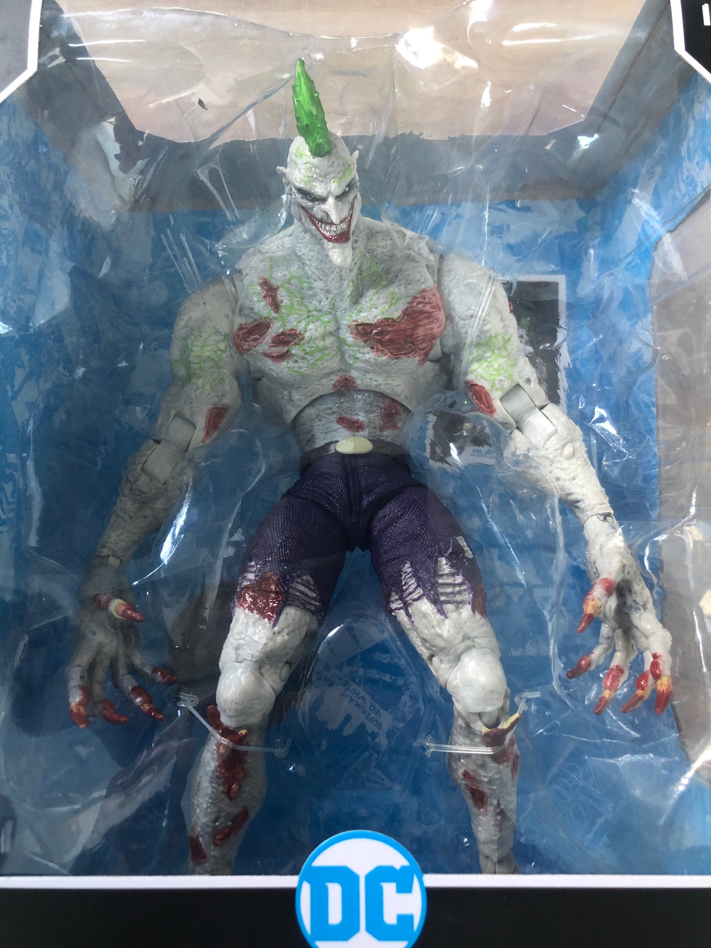 DC MULTIVERSE - Batman : Arkham Asylum - THE JOKER TITAN - 30 cm