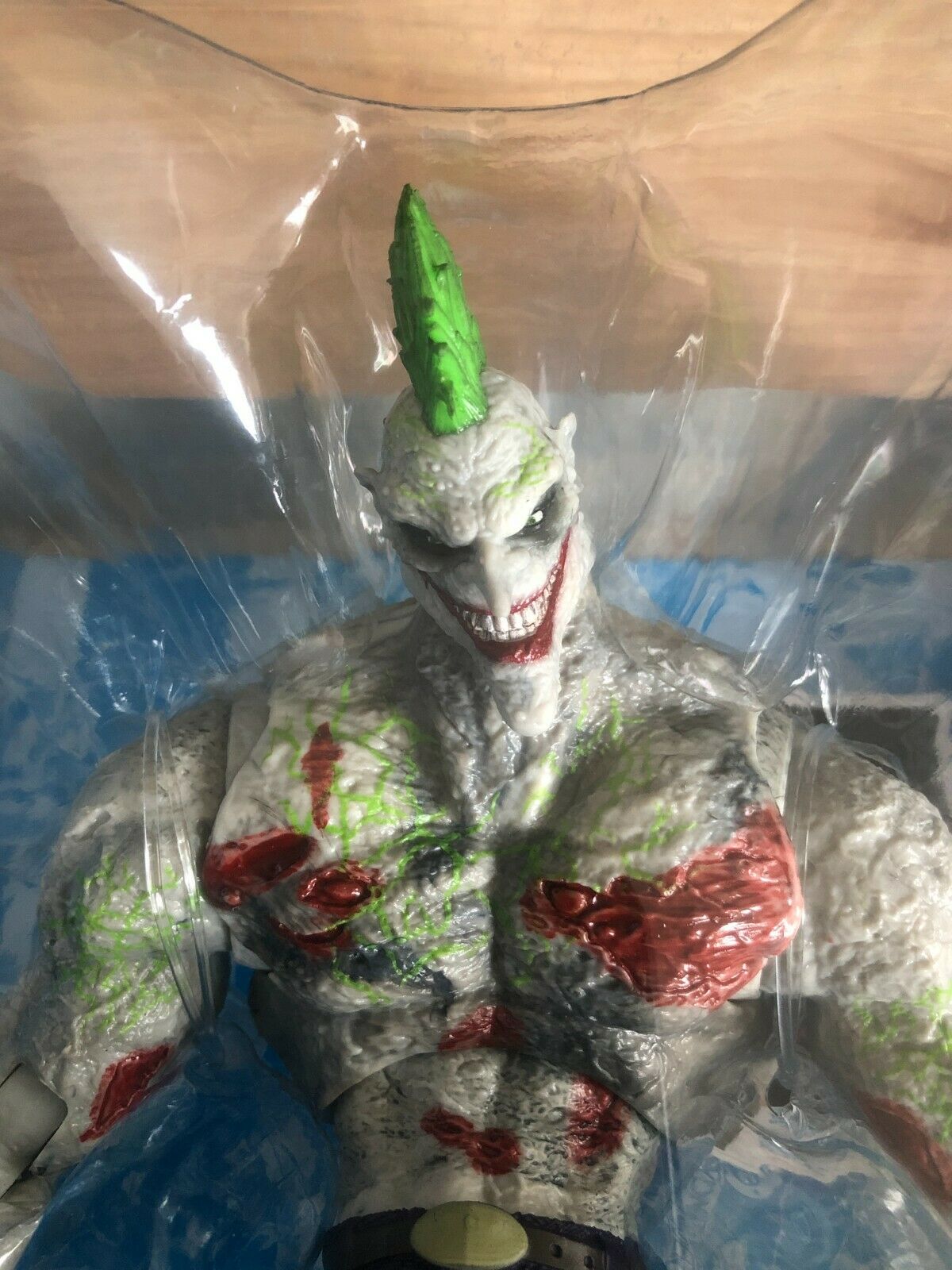 DC MULTIVERSE - Batman : Arkham Asylum - THE JOKER TITAN - 30 cm