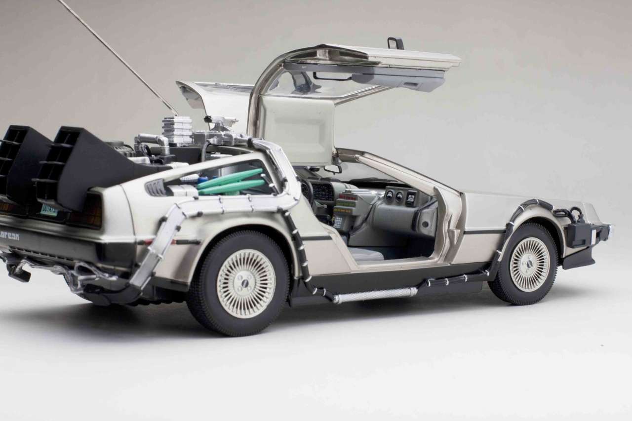 RETOUR VERS LE FUTUR I - Réplique de la DELOREAN 1/18 - Métal