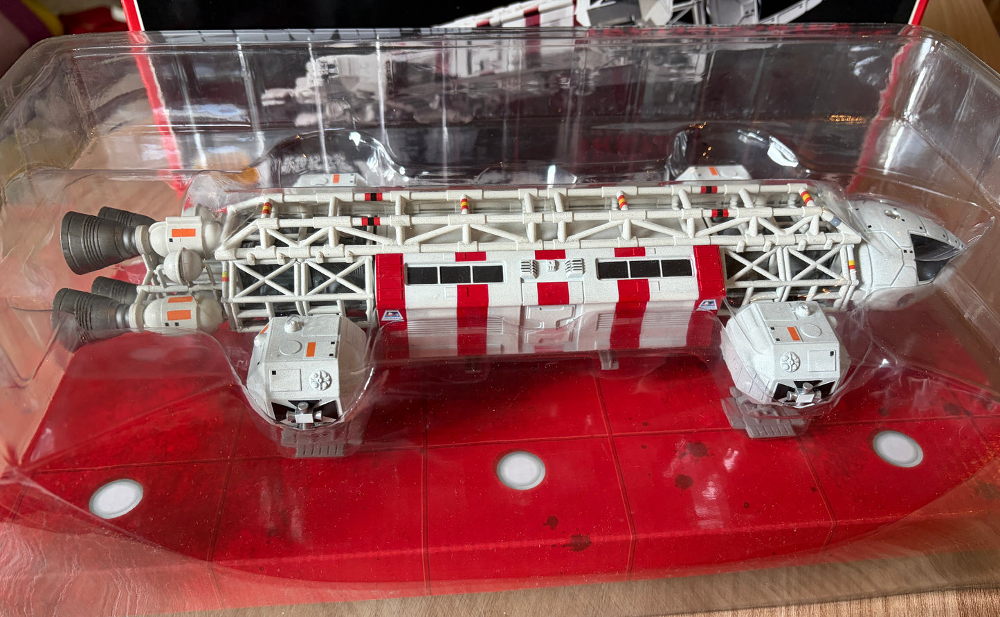 Cosmos 1999 - Réplique Métal du Medical Eagle Transporter -  1/72ème - 2004 - Très rare !