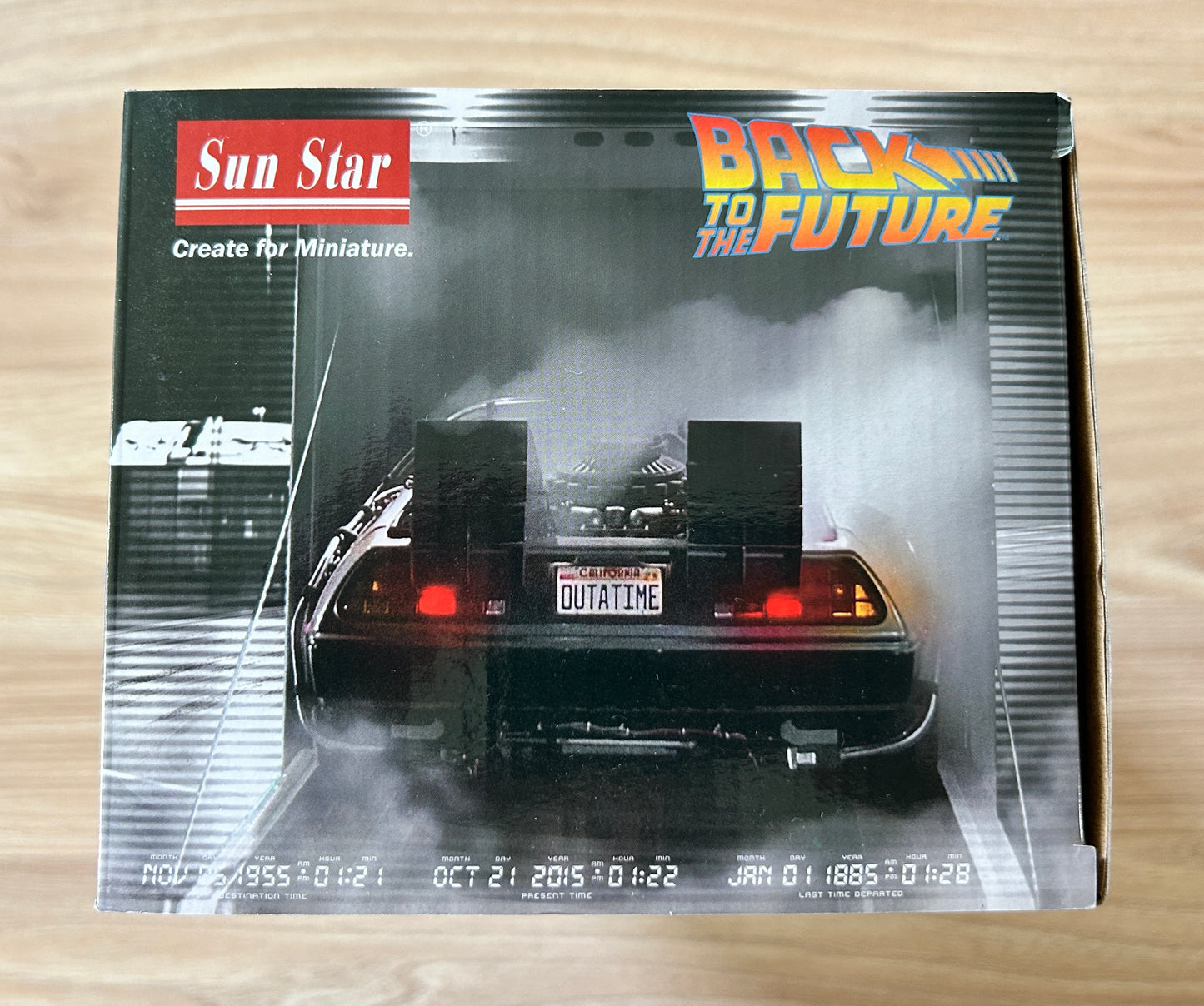 RETOUR VERS LE FUTUR I - Réplique de la DELOREAN 1/18 - Métal