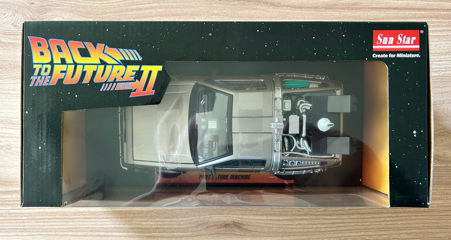 RETOUR VERS LE FUTUR II - Réplique de la DELOREAN 1/18 - Métal