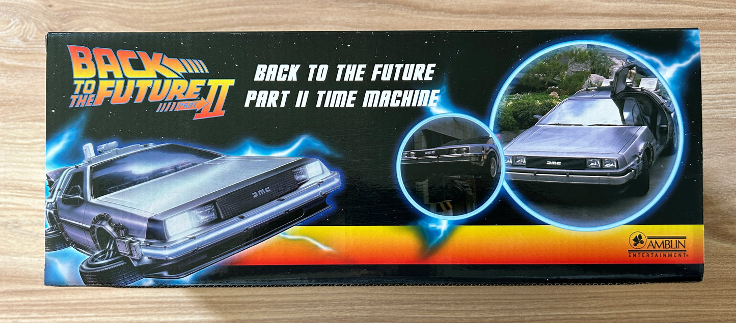 RETOUR VERS LE FUTUR II - Réplique de la DELOREAN 1/18 - Métal