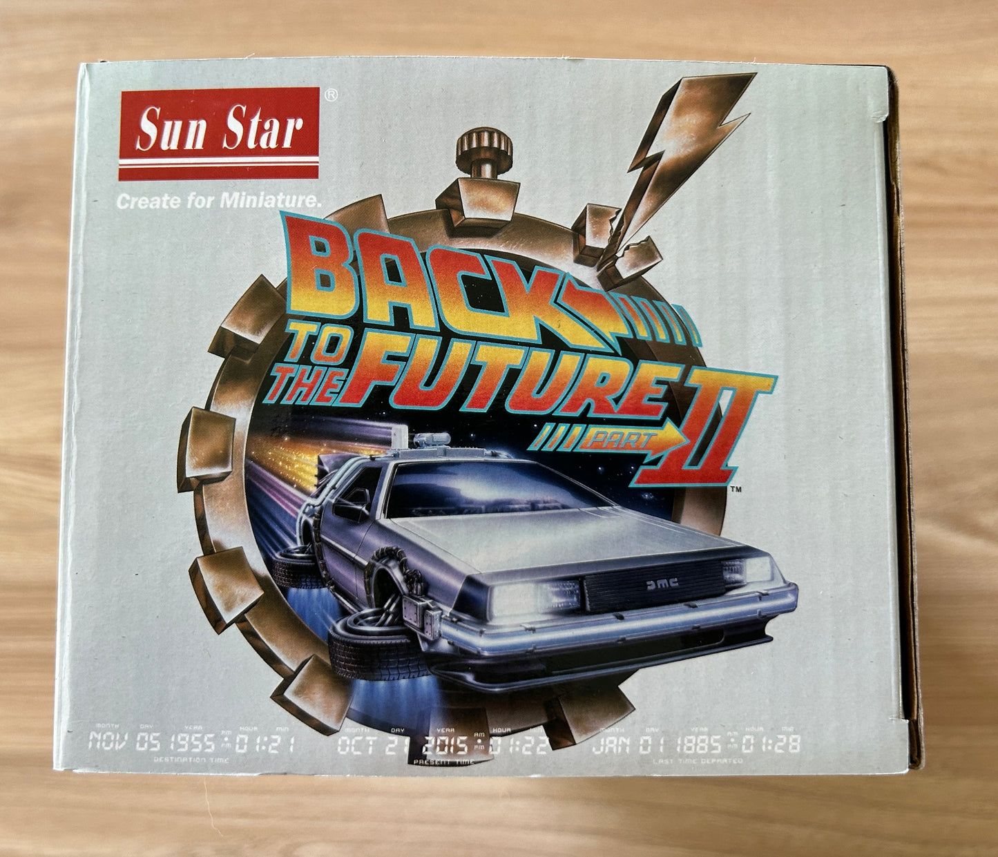 RETOUR VERS LE FUTUR II - Réplique de la DELOREAN 1/18 - Métal
