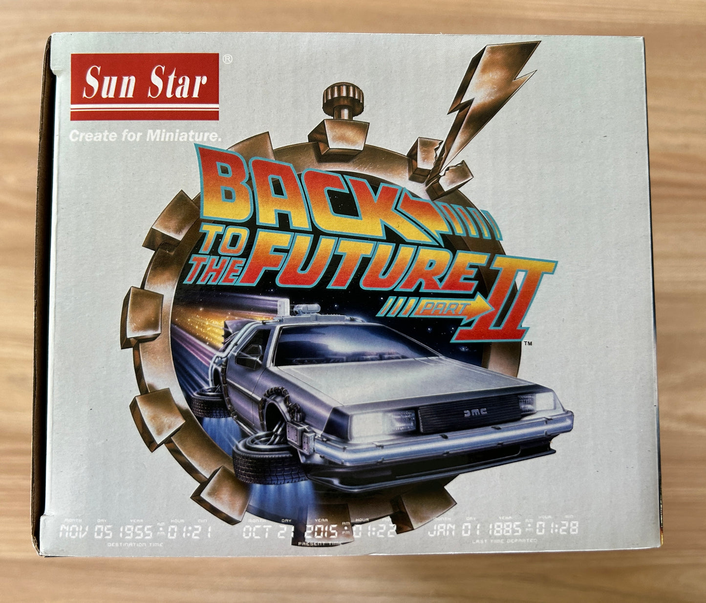 RETOUR VERS LE FUTUR II - Réplique de la DELOREAN 1/18 - Métal