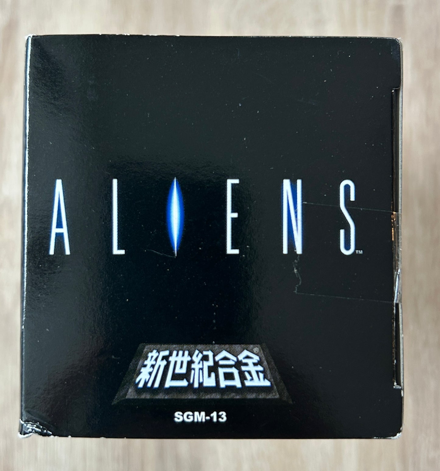 ALIENS - Réplique 1/72 du Armored Personnel Carrier (APC) avec figurine du Alien Warrior - Métal Die-Cast