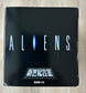 ALIENS - Réplique 1/72 du Armored Personnel Carrier (APC) avec figurine du Alien Warrior - Métal Die-Cast