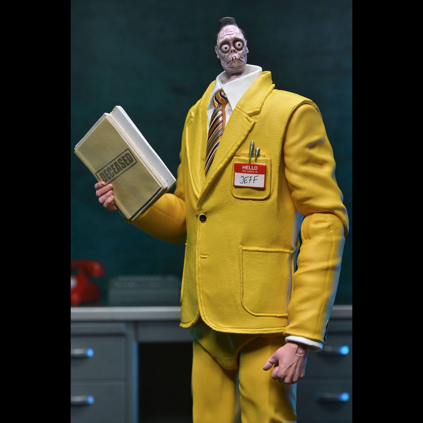 BEETLEJUICE 2 - Figurine Ultimate - Bob Shrinker - 18 cm